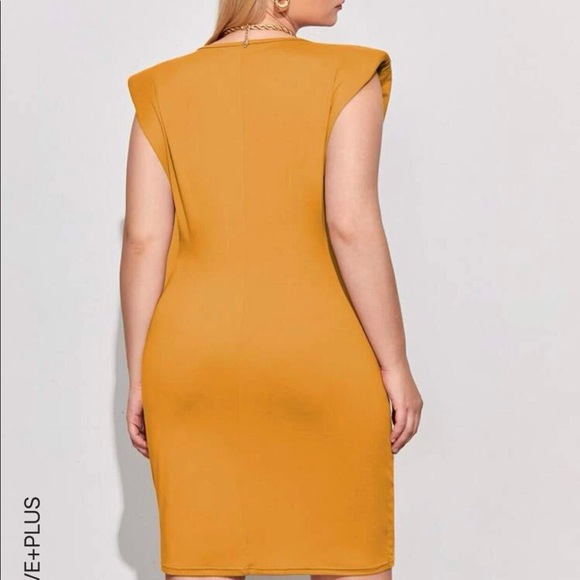 SHEIN Curve +Plus Solid Shoulder Pad Dress (1XL) - Picture 3 of 5